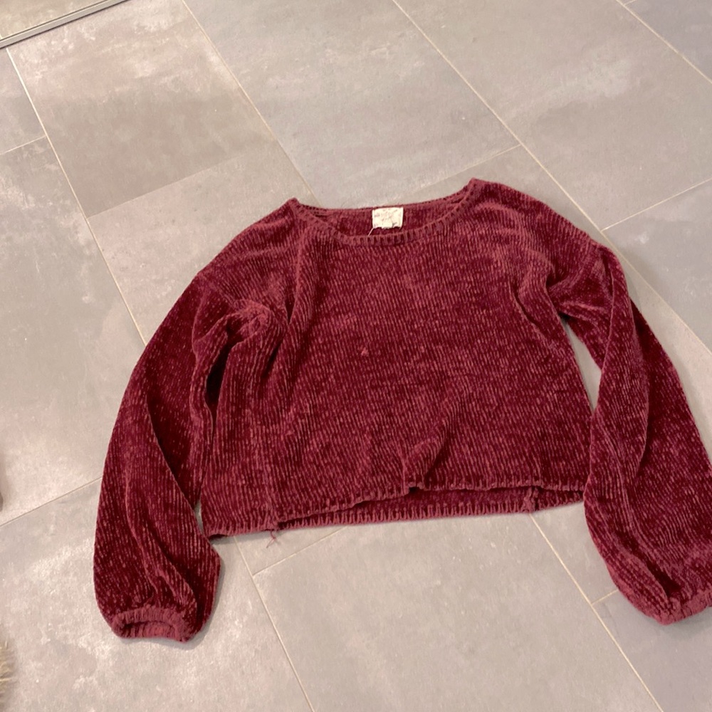 very cute maroon sweater